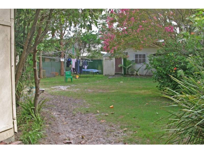 18 Point Street, Bateau Bay NSW 2261