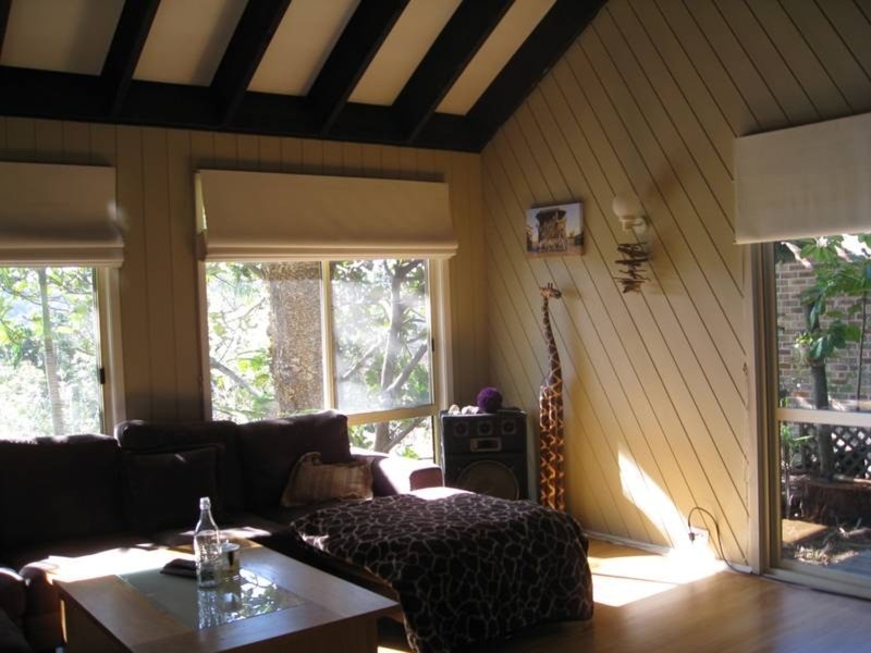 6 Dan Place, Forresters Beach NSW 2260