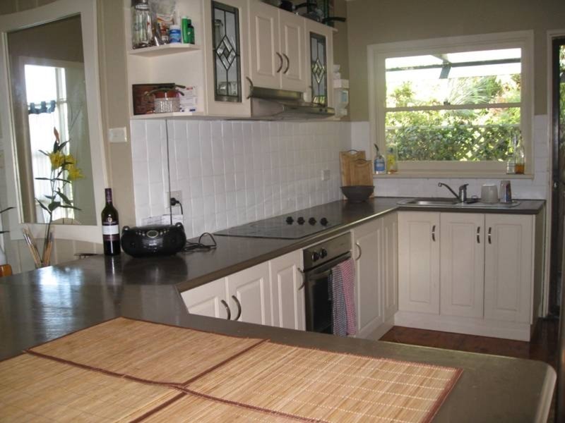 6 Dan Place, Forresters Beach NSW 2260