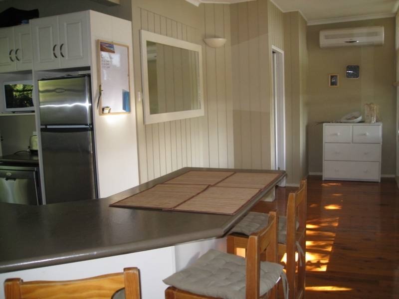 6 Dan Place, Forresters Beach NSW 2260