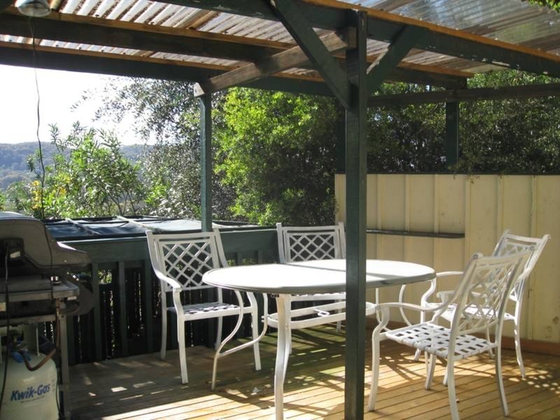 6 Dan Place, Forresters Beach NSW 2260
