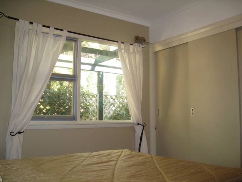 6 Dan Place, Forresters Beach NSW 2260