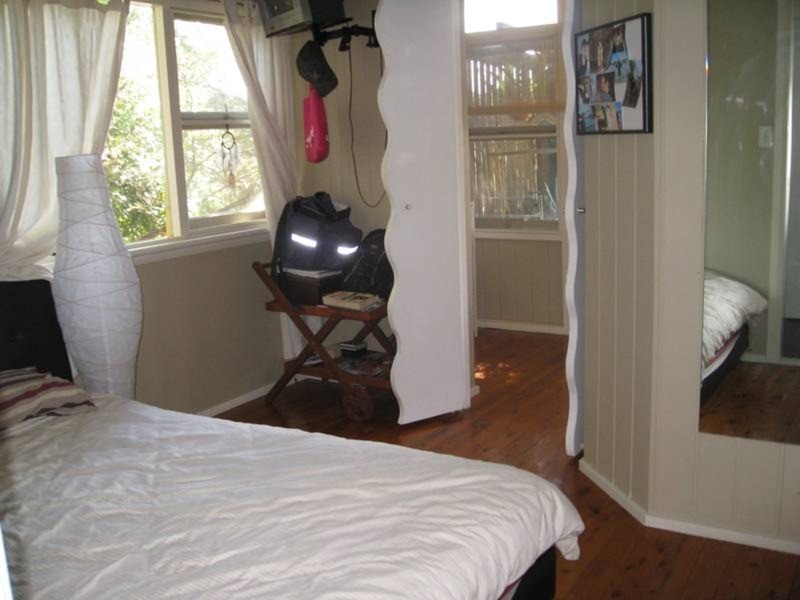 6 Dan Place, Forresters Beach NSW 2260