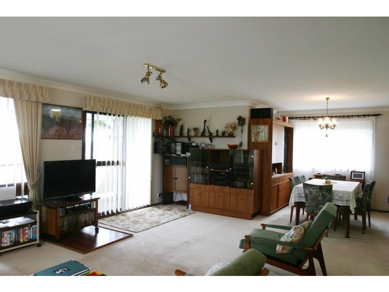 16 Yakaloo Crescent, Forresters Beach NSW 2260