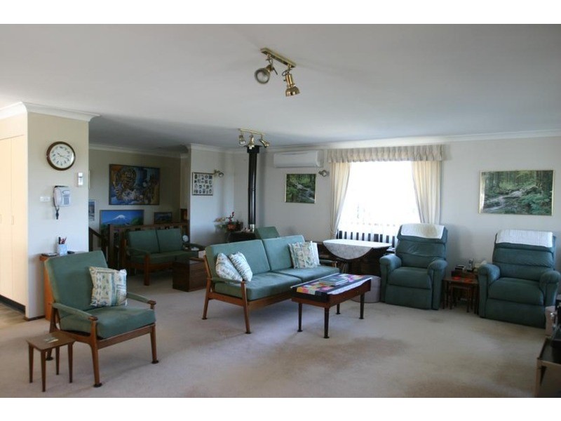 16 Yakaloo Crescent, Forresters Beach NSW 2260