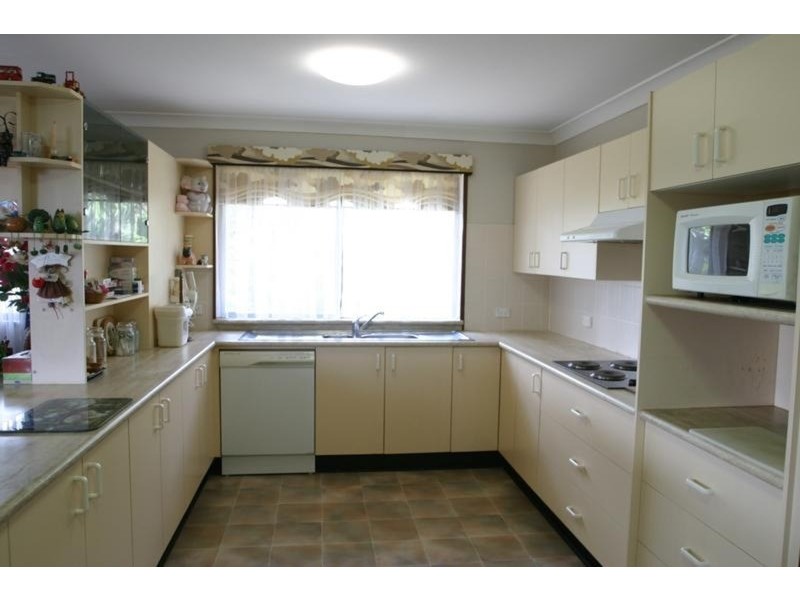 16 Yakaloo Crescent, Forresters Beach NSW 2260