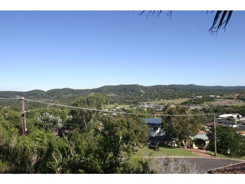 16 Yakaloo Crescent, Forresters Beach NSW 2260