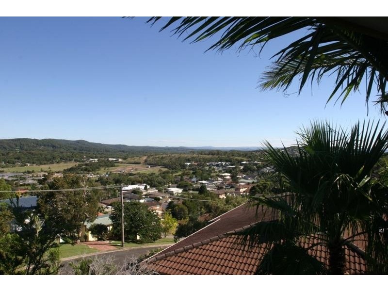 16 Yakaloo Crescent, Forresters Beach NSW 2260