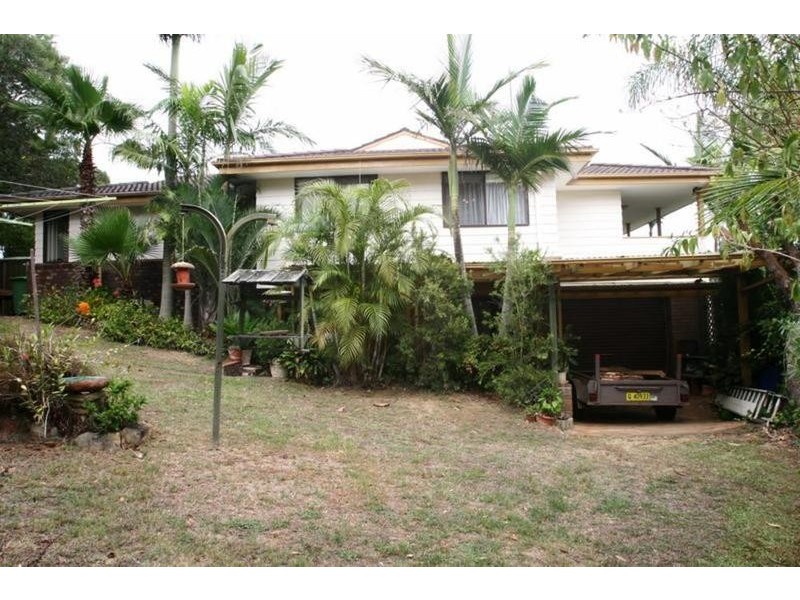 16 Yakaloo Crescent, Forresters Beach NSW 2260