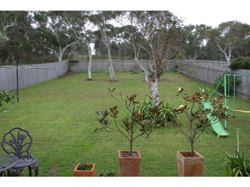 19 Bellevue Rd, Bateau Bay NSW 2261