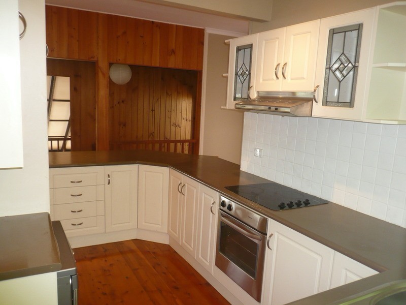 6 Dan Place, Forresters Beach NSW 2260