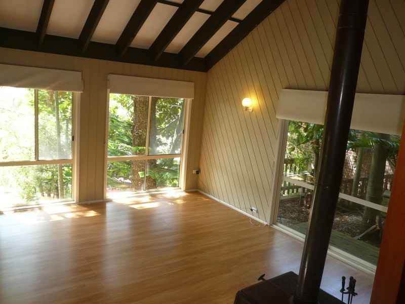 6 Dan Place, Forresters Beach NSW 2260