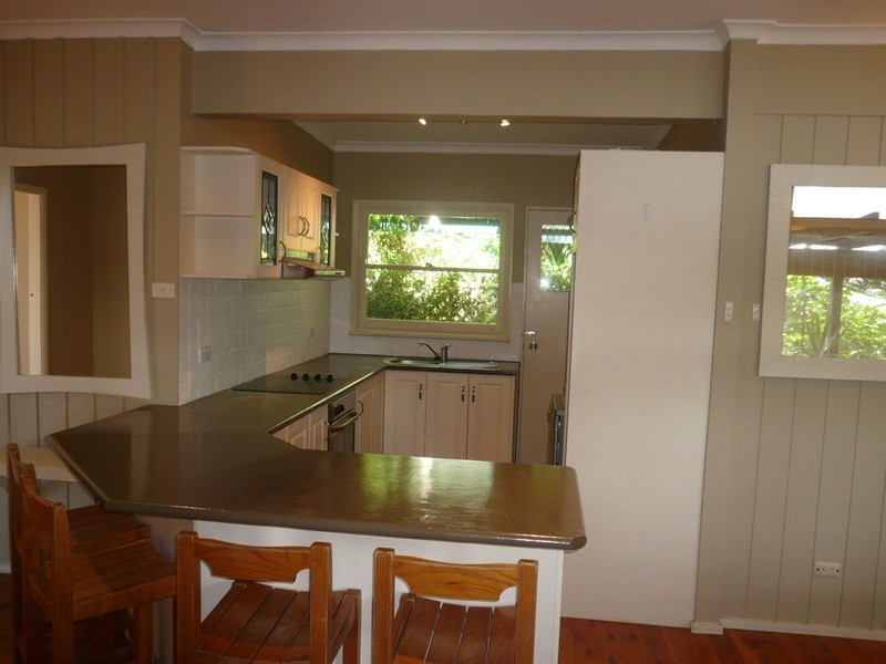 6 Dan Place, Forresters Beach NSW 2260