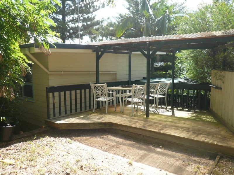 6 Dan Place, Forresters Beach NSW 2260