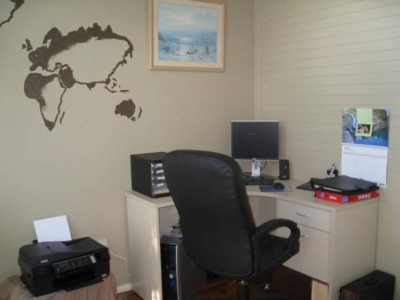 6 Dan Place, Forresters Beach NSW 2260