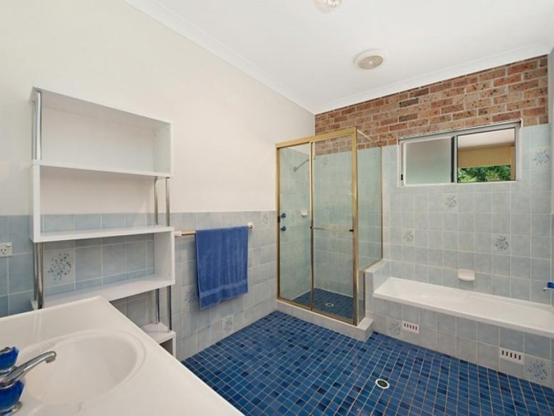 2 Pinaroo  Road, Wamberal NSW 2260