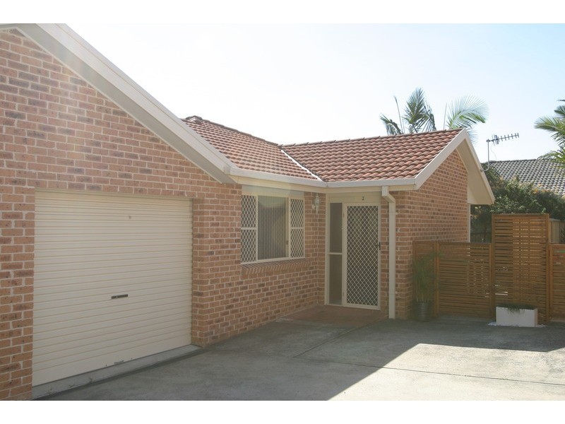 2/15 Maas Parade, Forresters Beach NSW 2260