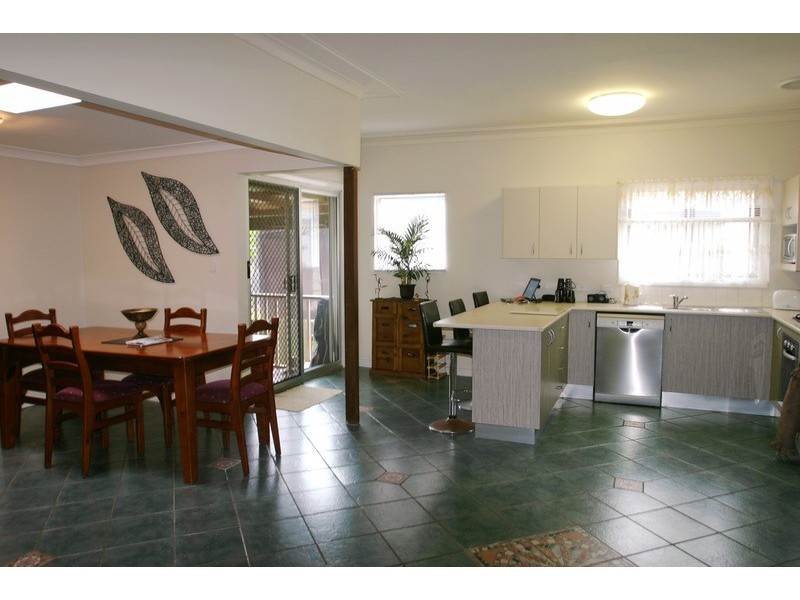 981 The Entrance Road, Forresters Beach NSW 2260