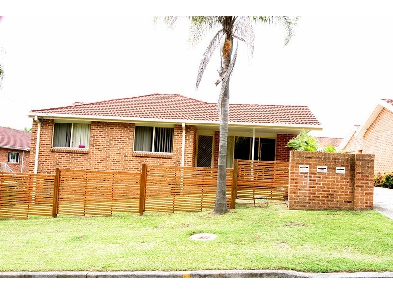 1/15 Maas Parade, Forresters Beach NSW 2260