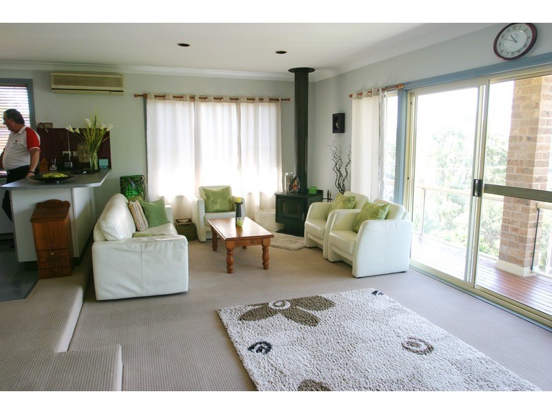 10 Valley View Road, Bateau Bay NSW 2261
