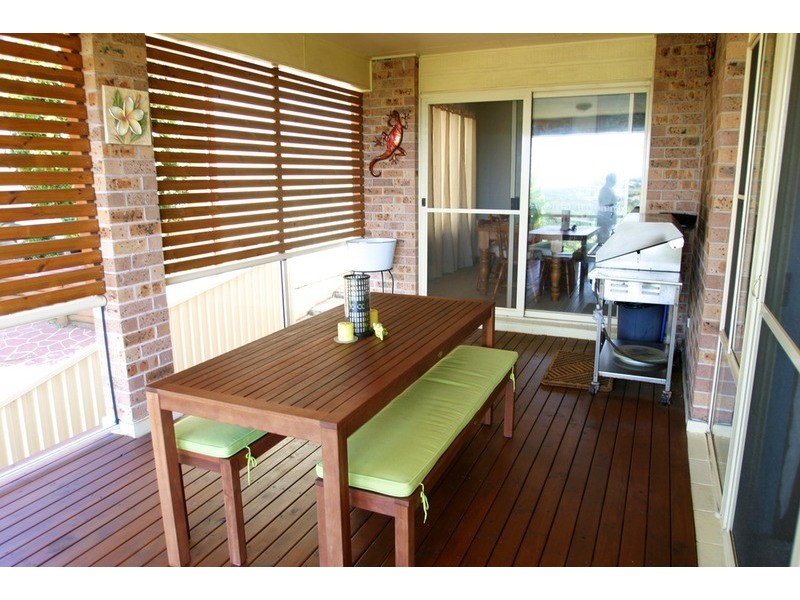 10 Valley View Road, Bateau Bay NSW 2261