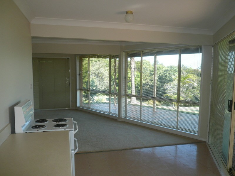 4a Lavinia Street, Forresters Beach NSW 2260