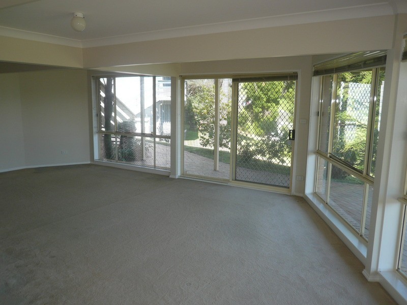 4a Lavinia Street, Forresters Beach NSW 2260