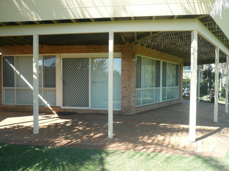 4a Lavinia Street, Forresters Beach NSW 2260