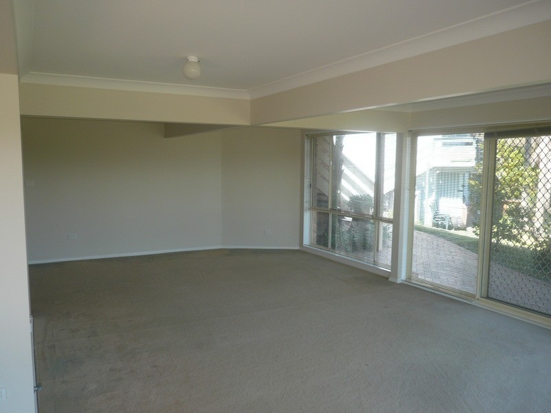 4a Lavinia Street, Forresters Beach NSW 2260