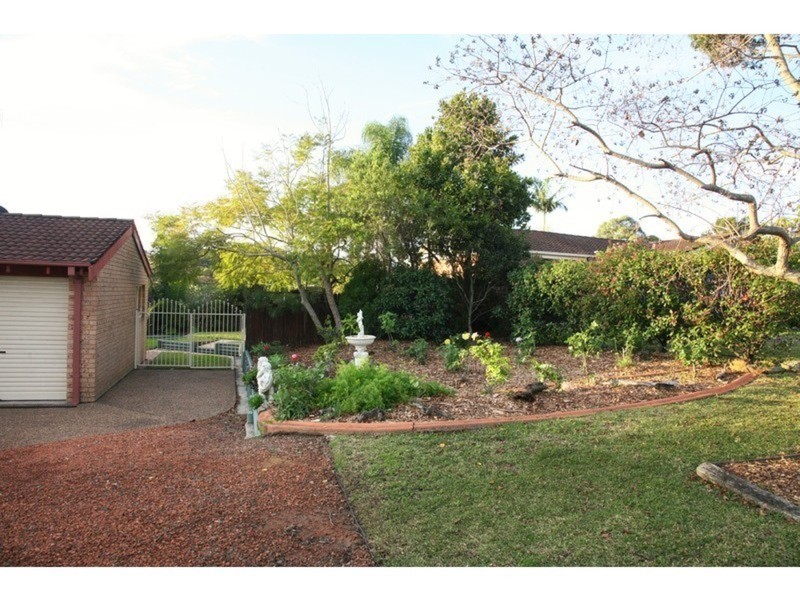 16 Premier Way, Bateau Bay NSW 2261