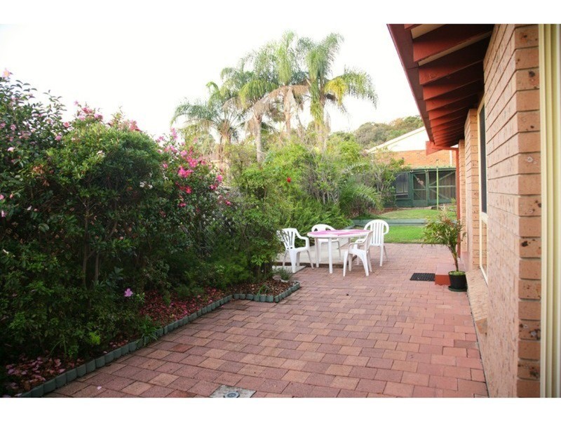 16 Premier Way, Bateau Bay NSW 2261