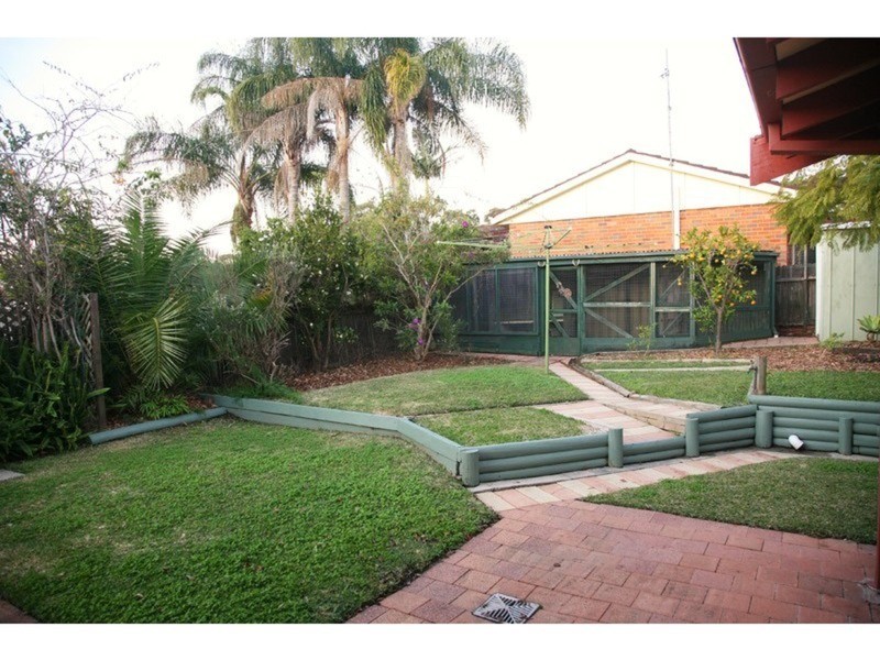 16 Premier Way, Bateau Bay NSW 2261