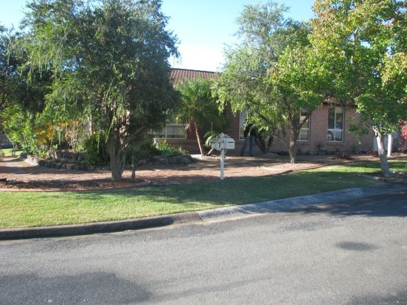 16 Premier Way, Bateau Bay NSW 2261