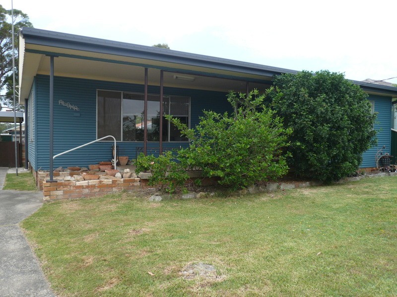 16 Germaine  Avenue, Bateau Bay NSW 2261