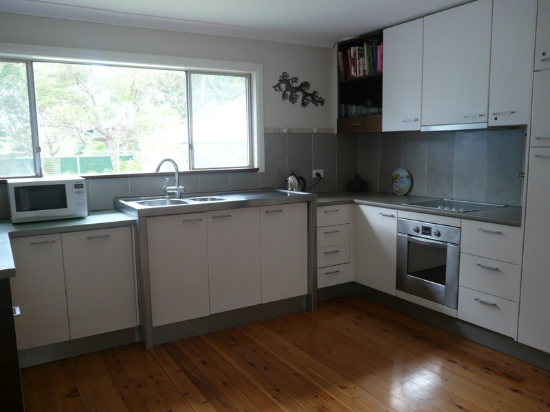 16 Germaine  Avenue, Bateau Bay NSW 2261