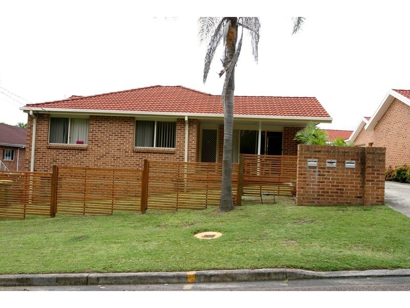 1/15 Maas Parade, Forresters Beach NSW 2260