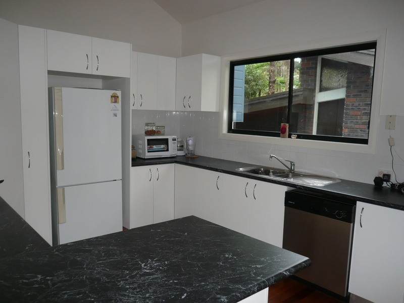 4 Bellevue Crescent, North Avoca NSW 2260