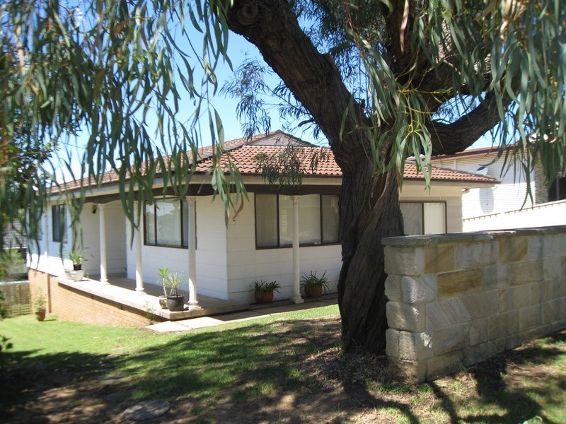 12 Vista Parade, Bateau Bay NSW 2261