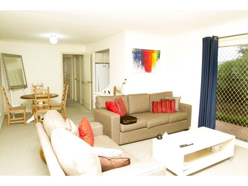 2/15 Maas Parade, Forresters Beach NSW 2260