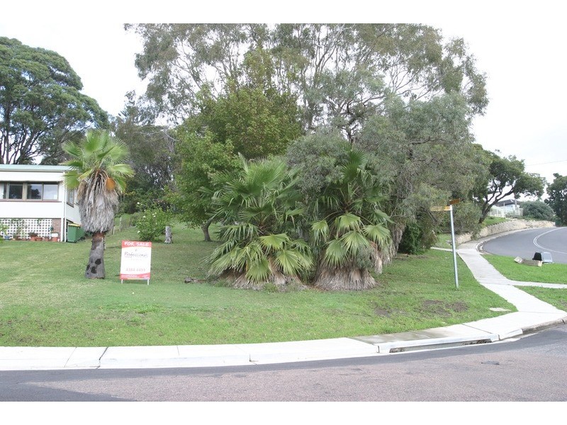 1 Lowanna Avenue, Forresters Beach NSW 2260