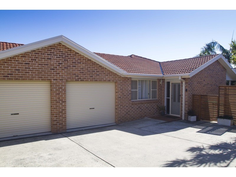2/15 Maas  Parade, Forresters Beach NSW 2260