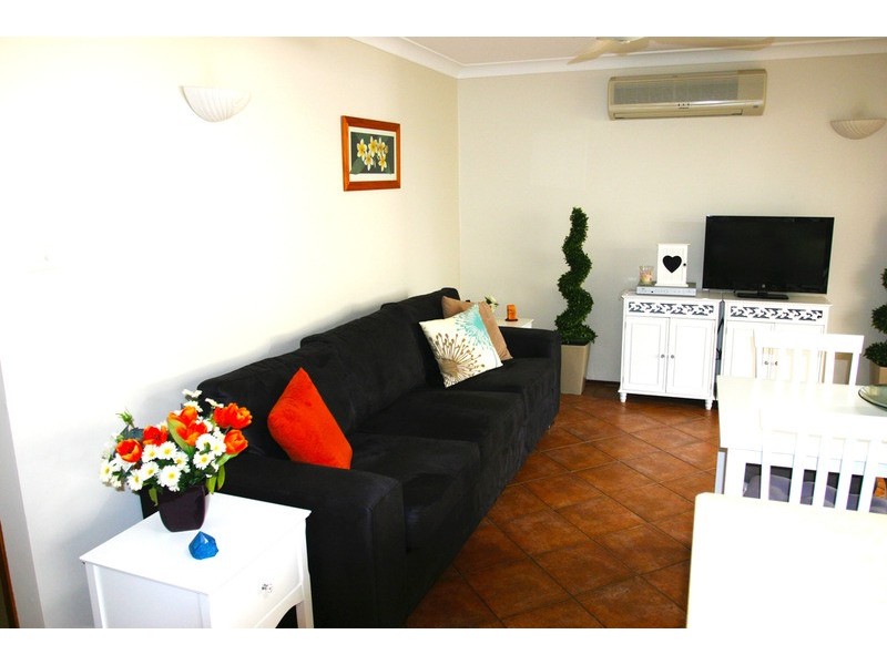 4 Charlotte  Close, Bateau Bay NSW 2261