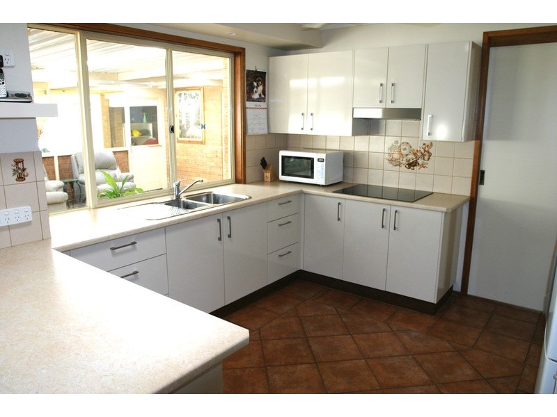 4 Charlotte  Close, Bateau Bay NSW 2261