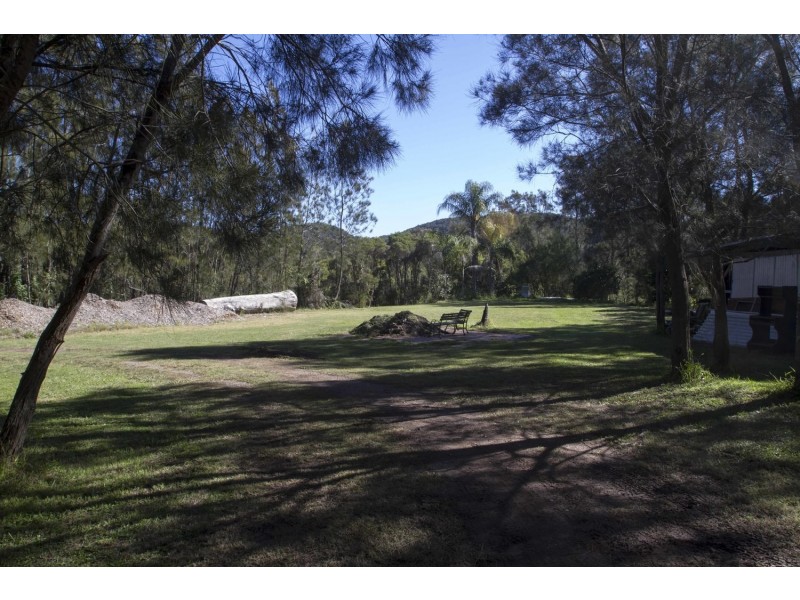 915 The Entrance Road, Forresters Beach NSW 2260