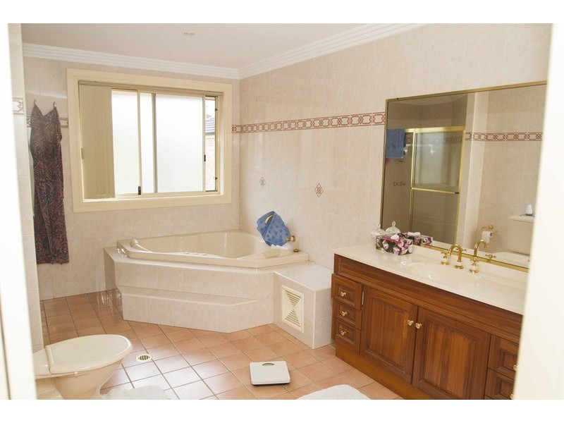 17 Tallowood Crescent, Erina NSW 2250