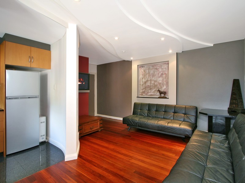 2/7 Bank Street, Meadowbank NSW 2114