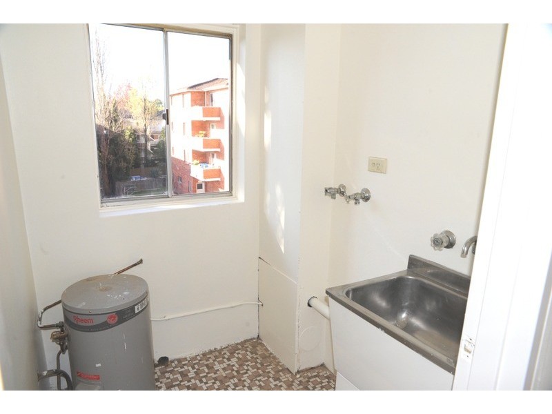 8/16 Bank Street, Meadowbank NSW 2114