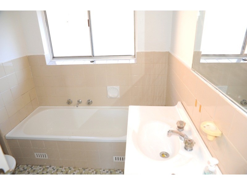 8/16 Bank Street, Meadowbank NSW 2114