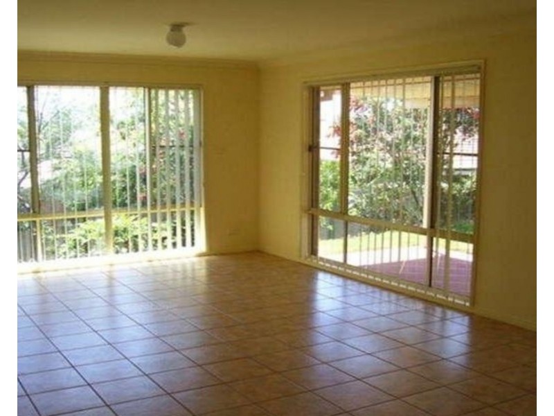 8 Greendale Place, Banora Point NSW 2486