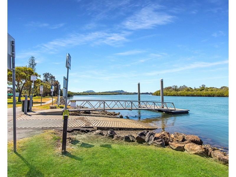 2/2 Red Bass Avenue, Tweed Heads West NSW 2485